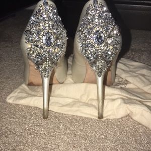 Basgley mischka kiara heels
